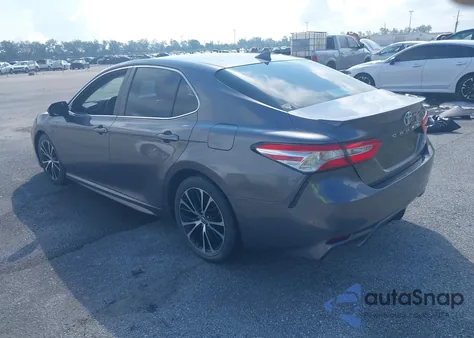 2020 Toyota Camry Se z USA, uszkodzony, nr VIN 4T1G11AK6LU942189